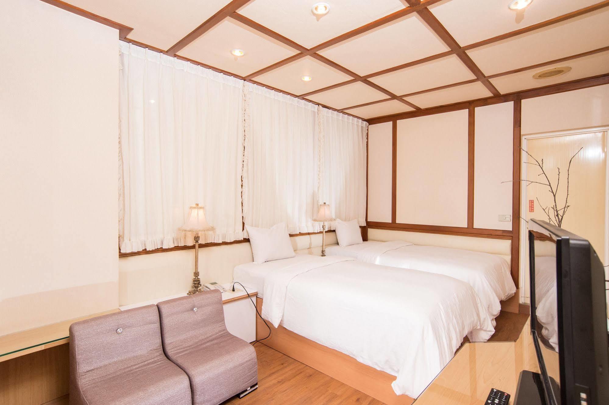 Day Chen Hotel Yilan Zewnętrze zdjęcie