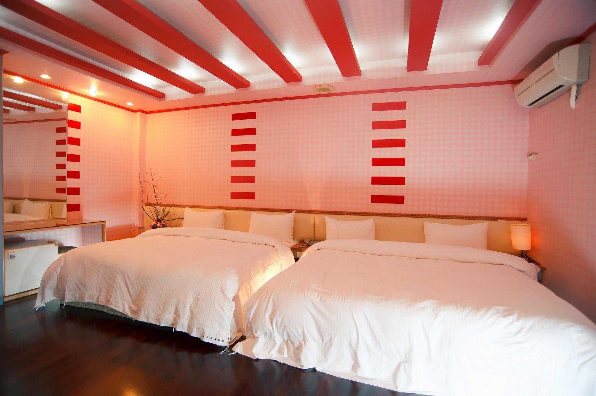 Day Chen Hotel Yilan Zewnętrze zdjęcie
